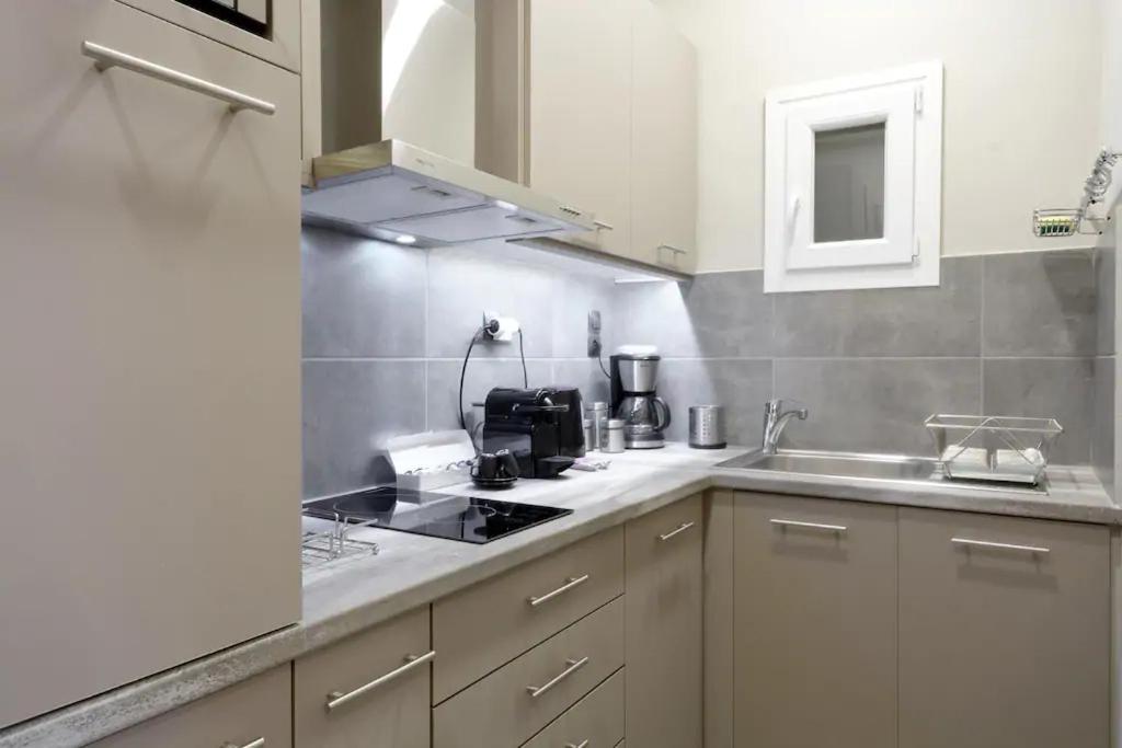 “Zeus”, Stylish Luxury Business Suite In The Heart Of Athens. Exterior photo